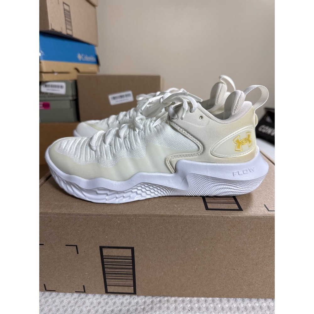 Under Armour Volleyball Shoes Women 7.5 Flow FUTR X 2 White Gold NWOB